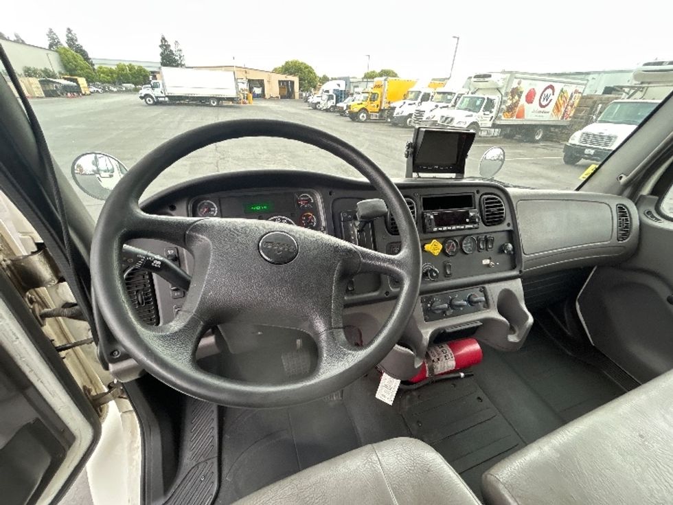 Medium Duty Box Truck-Light and Medium Duty Trucks-Freightliner-2016-M2-Gilroy-CA-239,926\n\t\tmiles-$ 31,750 - Image 17