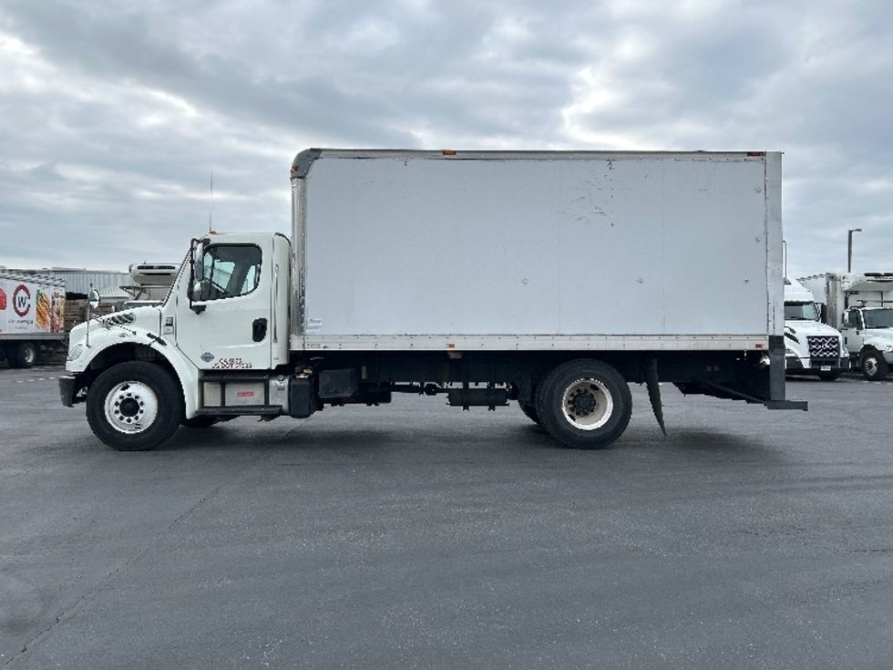 Medium Duty Box Truck-Light and Medium Duty Trucks-Freightliner-2016-M2-Gilroy-CA-239,926\n\t\tmiles-$ 31,750 - Image 4