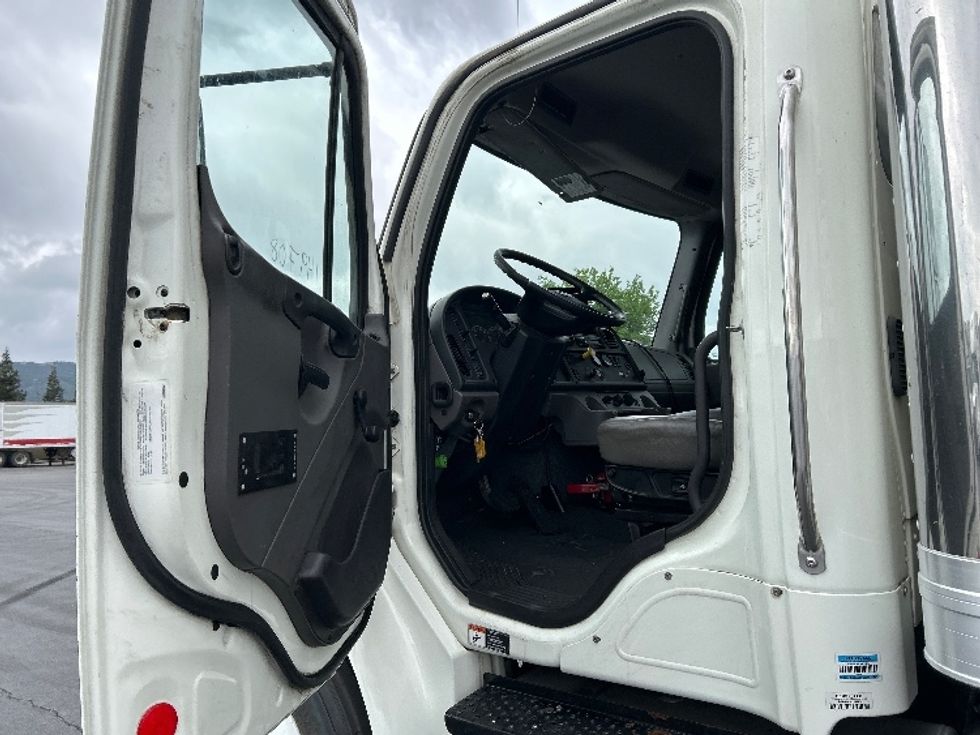 Medium Duty Box Truck-Light and Medium Duty Trucks-Freightliner-2016-M2-Gilroy-CA-252,043\n\t\tmiles-$ 30,000 - Image 16