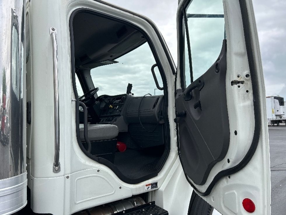 Medium Duty Box Truck-Light and Medium Duty Trucks-Freightliner-2016-M2-Gilroy-CA-252,043\n\t\tmiles-$ 30,000 - Image 20