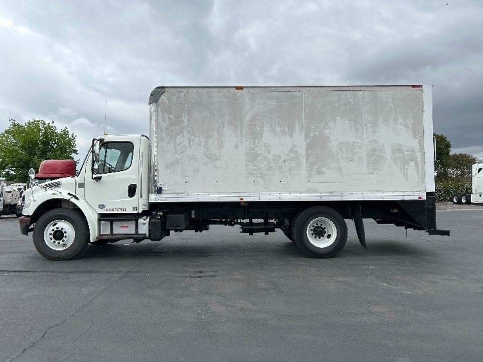 Medium Duty Box Truck-Light and Medium Duty Trucks-Freightliner-2016-M2-Gilroy-CA-252,043\n\t\tmiles-$ 30,000 - Image 4