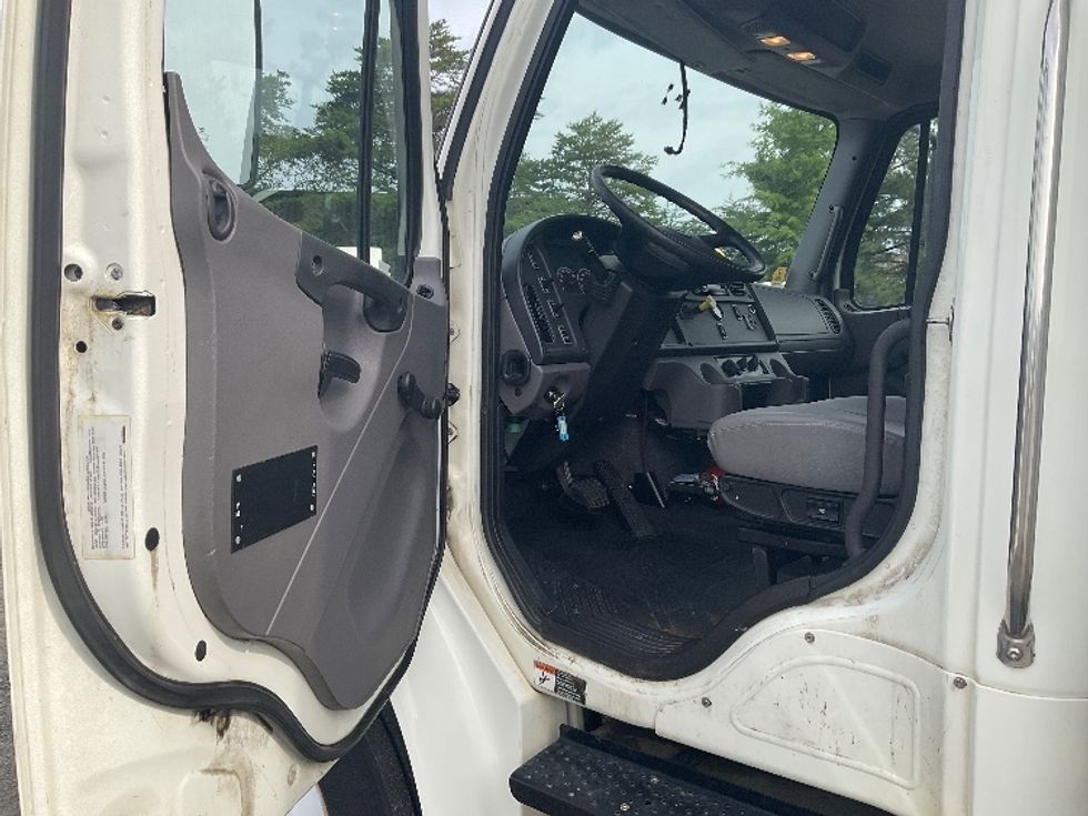 Medium Duty Box Truck-Light and Medium Duty Trucks-Freightliner-2016-M2-Indian Trail-NC-153,377\n\t\tmiles-$ 49,250 - Image 16