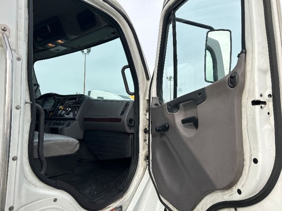 Medium Duty Box Truck-Light and Medium Duty Trucks-Freightliner-2016-M2-Las Vegas-NV-193,846\n\t\tmiles-$ 55,000 - Image 15