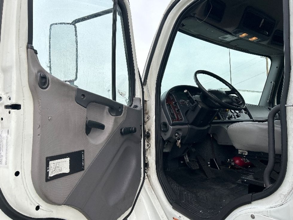 Medium Duty Box Truck-Light and Medium Duty Trucks-Freightliner-2016-M2-Las Vegas-NV-193,846\n\t\tmiles-$ 55,000 - Image 18
