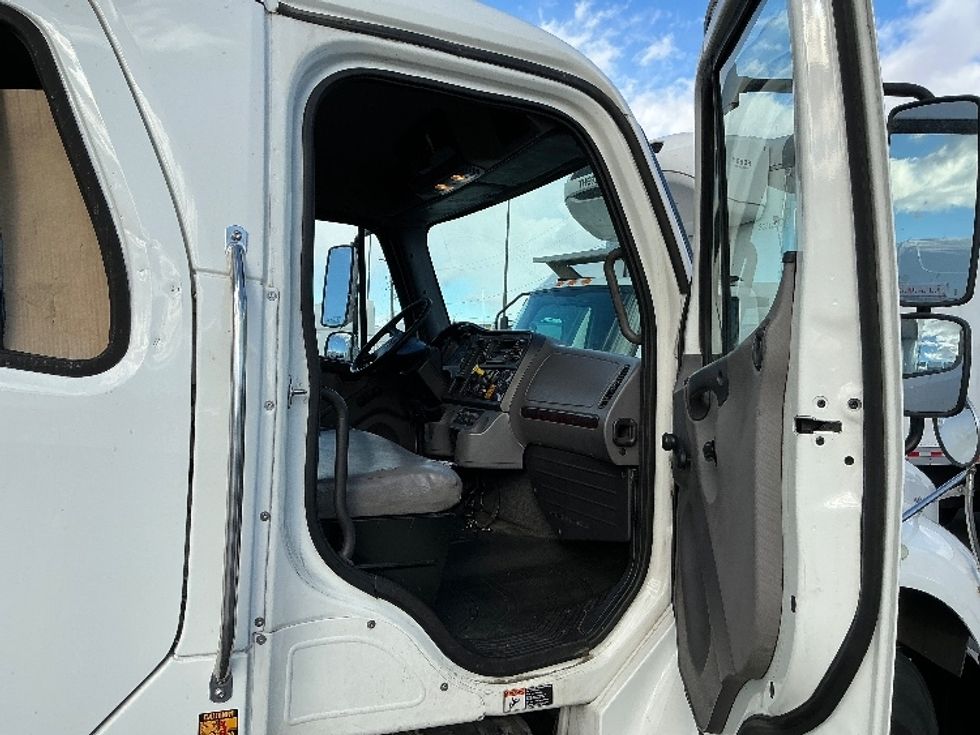Medium Duty Box Truck-Light and Medium Duty Trucks-Freightliner-2016-M2-Las Vegas-NV-223,943\n\t\tmiles-$ 52,750 - Image 18