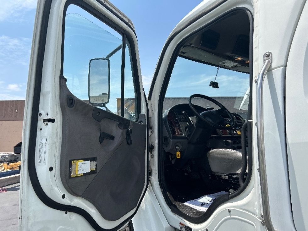 Medium Duty Box Truck-Light and Medium Duty Trucks-Freightliner-2016-M2-Las Vegas-NV-276,435\n\t\tmiles-$ 46,250 - Image 16