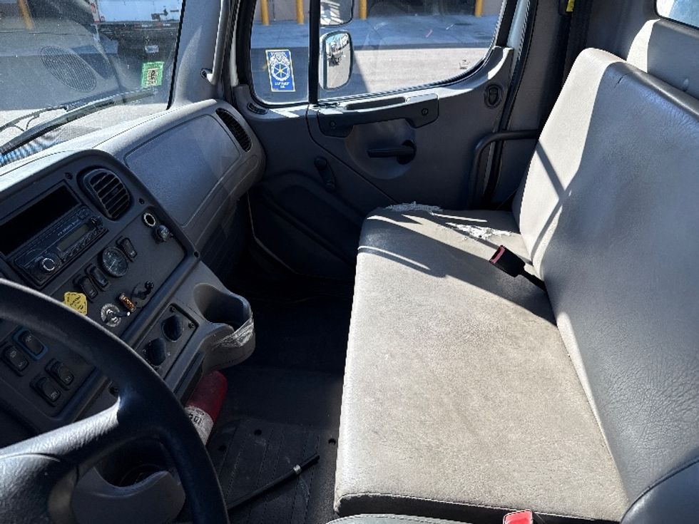Medium Duty Box Truck-Light and Medium Duty Trucks-Freightliner-2016-M2-Linden-NJ-154,712\n\t\tmiles-$ 48,500 - Image 19