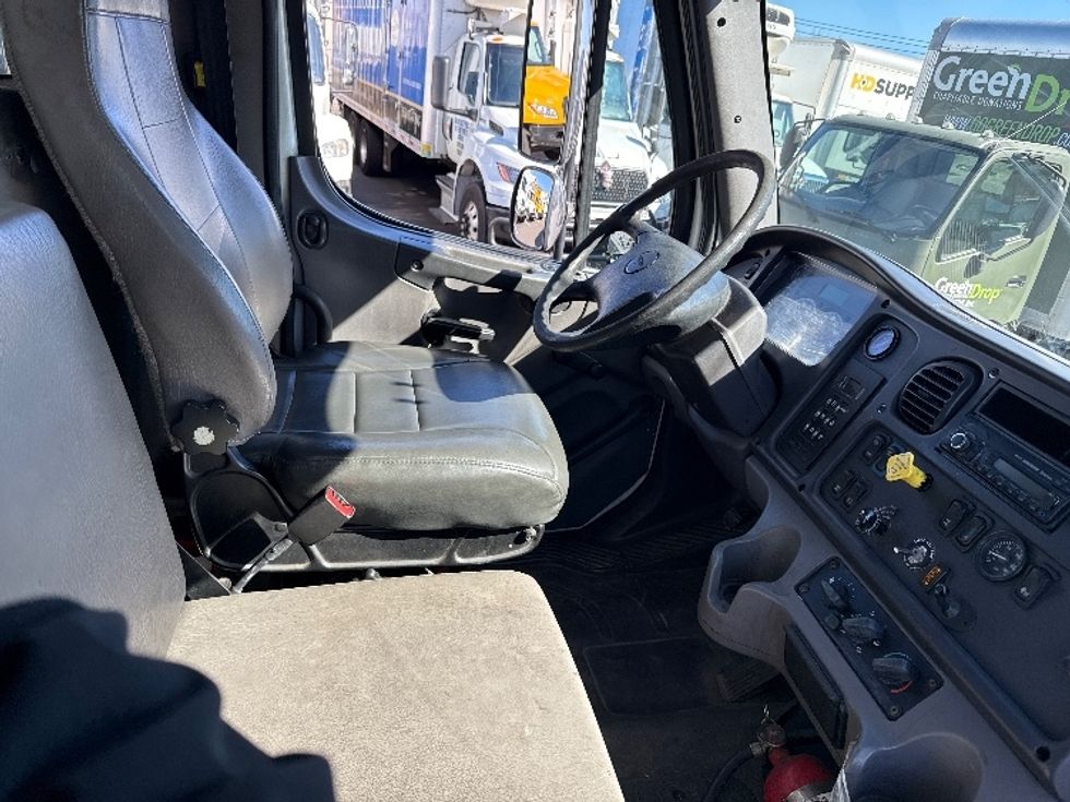 Medium Duty Box Truck-Light and Medium Duty Trucks-Freightliner-2016-M2-Linden-NJ-154,712\n\t\tmiles-$ 48,500 - Image 22