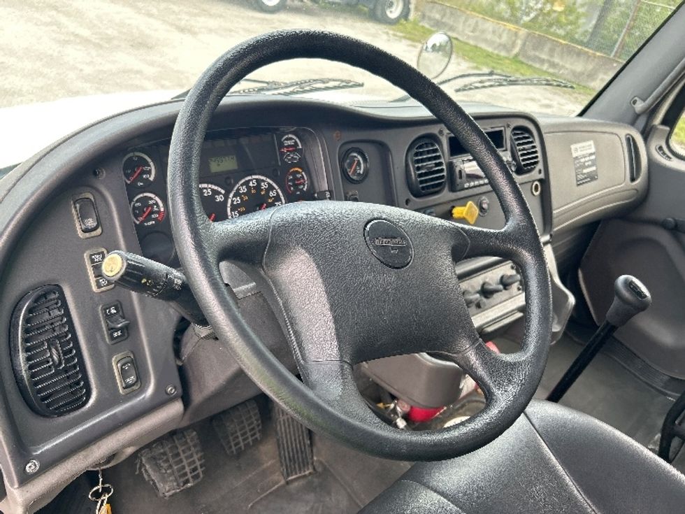 Medium Duty Box Truck-Light and Medium Duty Trucks-Freightliner-2016-M2-Medley-FL-245,943\n\t\tmiles-$ 27,500 - Image 17