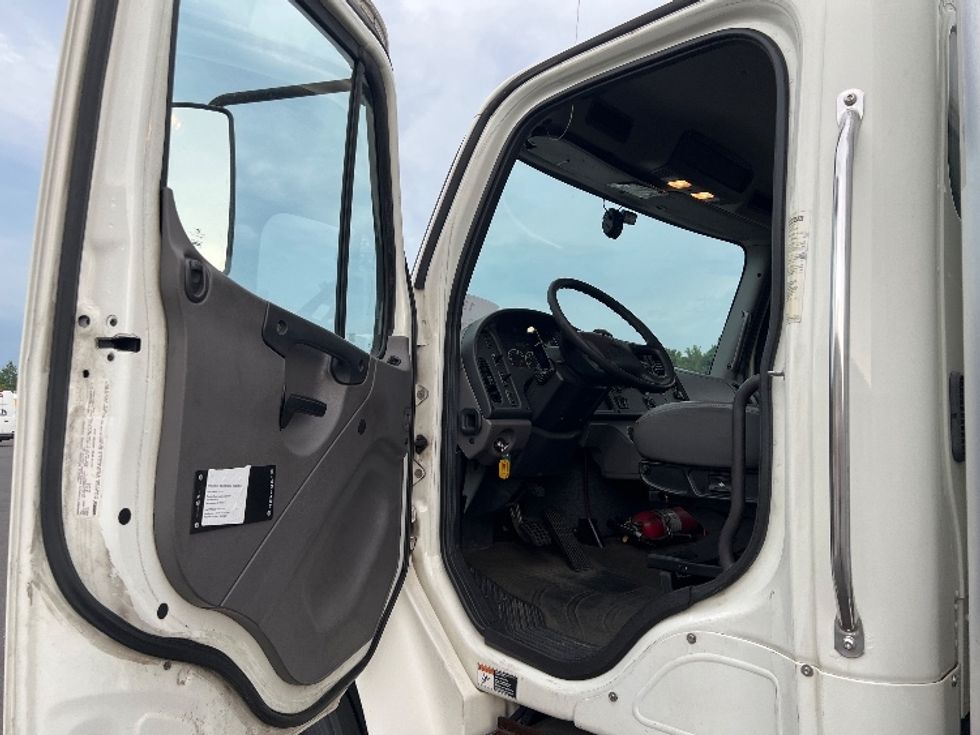 Medium Duty Box Truck-Light and Medium Duty Trucks-Freightliner-2016-M2-Pennsauken-NJ-215,677\n\t\tmiles-$ 33,500 - Image 16
