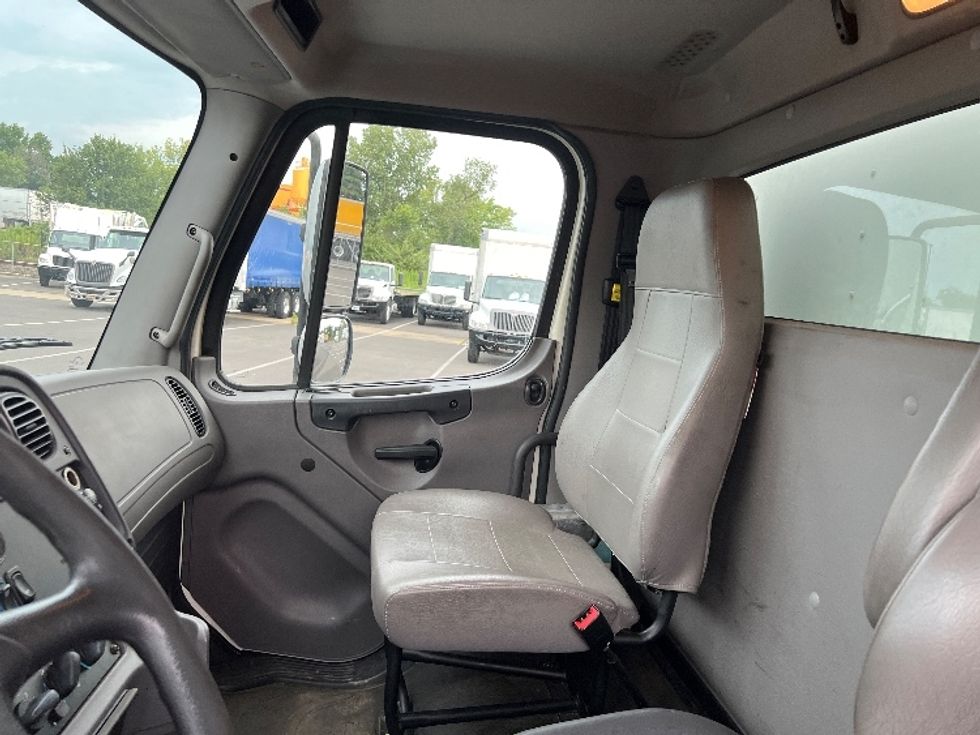 Medium Duty Box Truck-Light and Medium Duty Trucks-Freightliner-2016-M2-Pennsauken-NJ-215,677\n\t\tmiles-$ 33,500 - Image 19