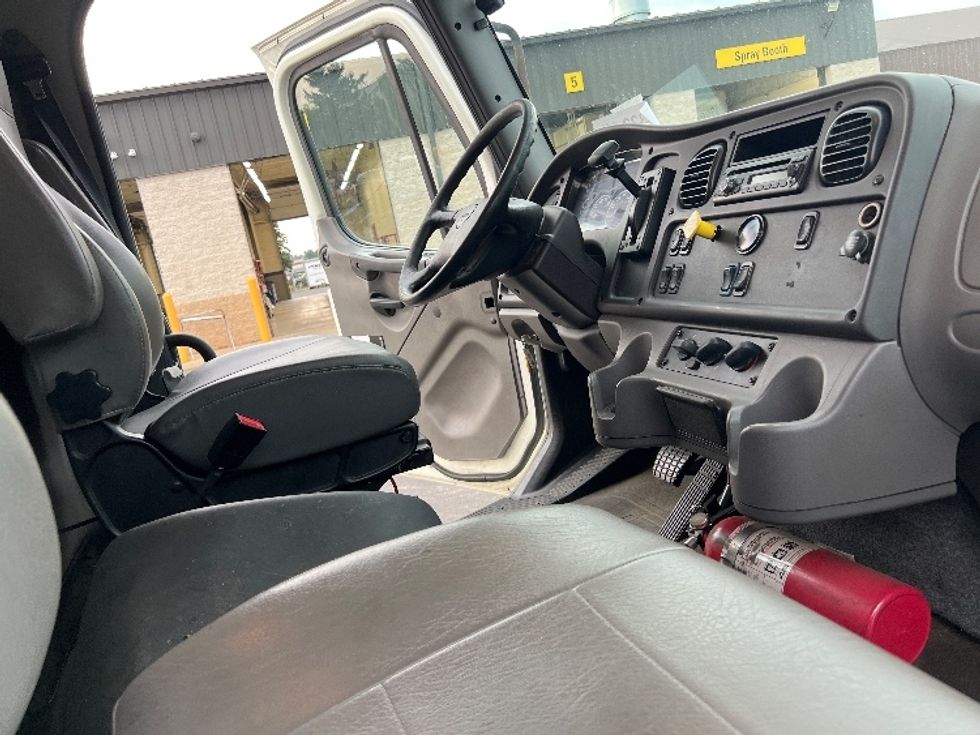 Medium Duty Box Truck-Light and Medium Duty Trucks-Freightliner-2016-M2-Pennsauken-NJ-215,677\n\t\tmiles-$ 33,500 - Image 22