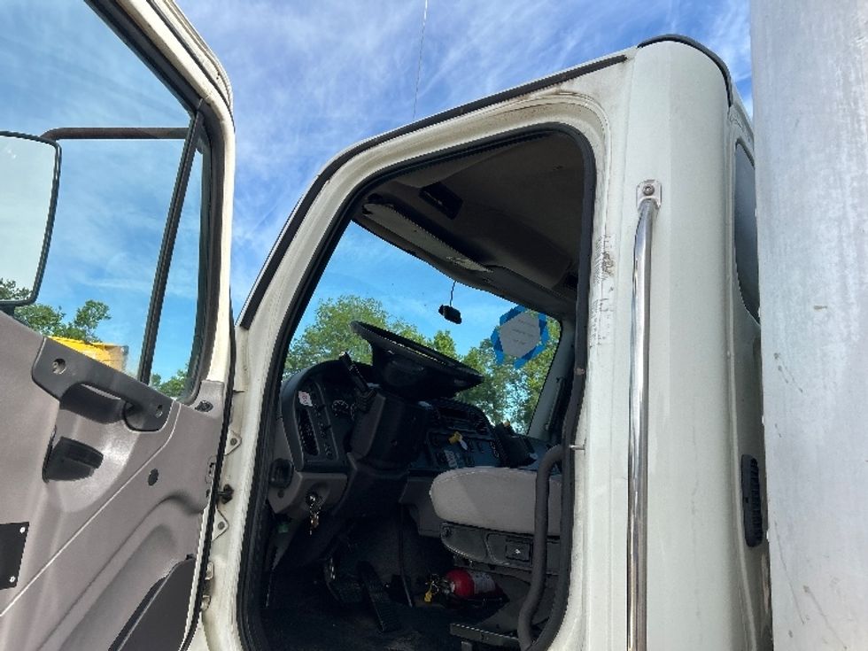Medium Duty Box Truck-Light and Medium Duty Trucks-Freightliner-2016-M2-Poplar Bluff-MO-142,472\n\t\tmiles-$ 48,750 - Image 16