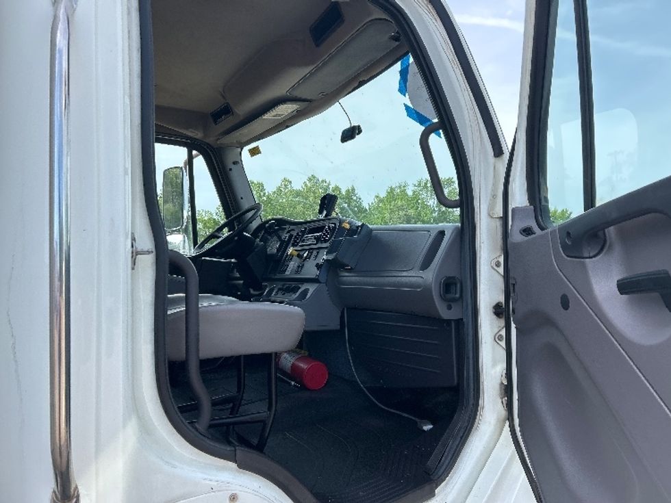 Medium Duty Box Truck-Light and Medium Duty Trucks-Freightliner-2016-M2-Poplar Bluff-MO-142,472\n\t\tmiles-$ 48,750 - Image 20