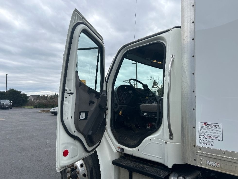 Medium Duty Box Truck-Light and Medium Duty Trucks-Freightliner-2016-M2-Portland-OR-106,832\n\t\tmiles-$ 44,250 - Image 16
