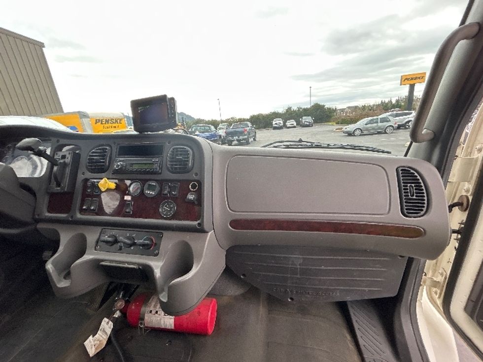 Medium Duty Box Truck-Light and Medium Duty Trucks-Freightliner-2016-M2-Portland-OR-106,832\n\t\tmiles-$ 44,250 - Image 21