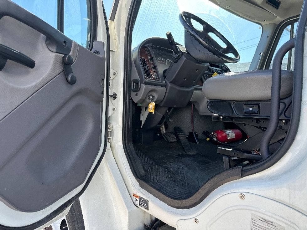 Medium Duty Box Truck-Light and Medium Duty Trucks-Freightliner-2016-M2-Richmond-CA-88,739\n\t\tmiles-$ 37,000 - Image 16