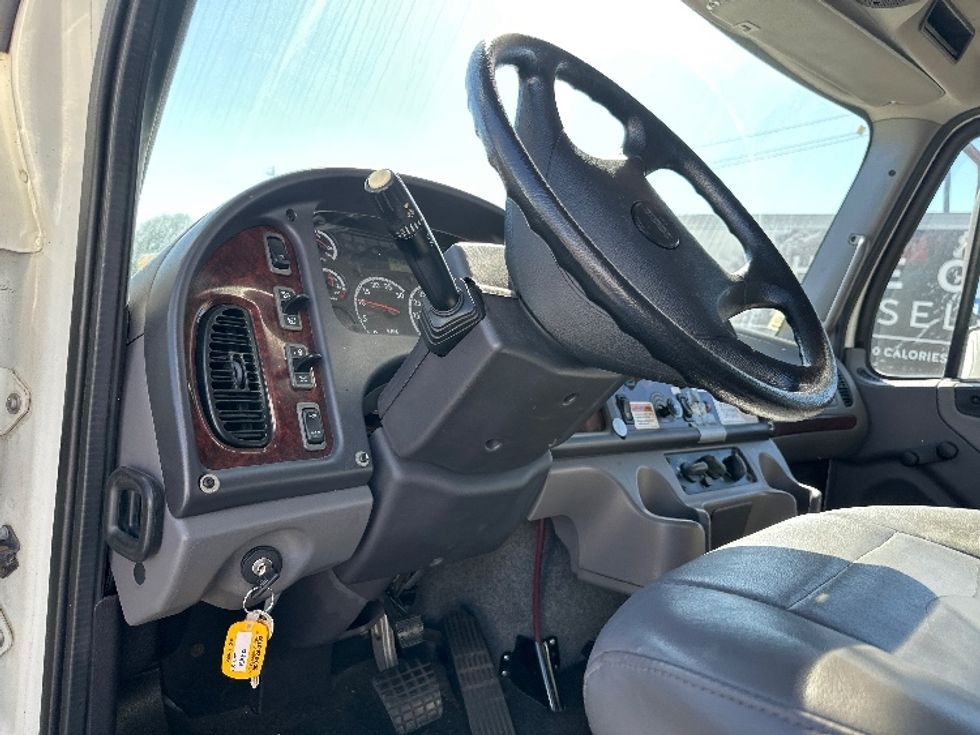 Medium Duty Box Truck-Light and Medium Duty Trucks-Freightliner-2016-M2-Richmond-CA-88,739\n\t\tmiles-$ 37,000 - Image 17