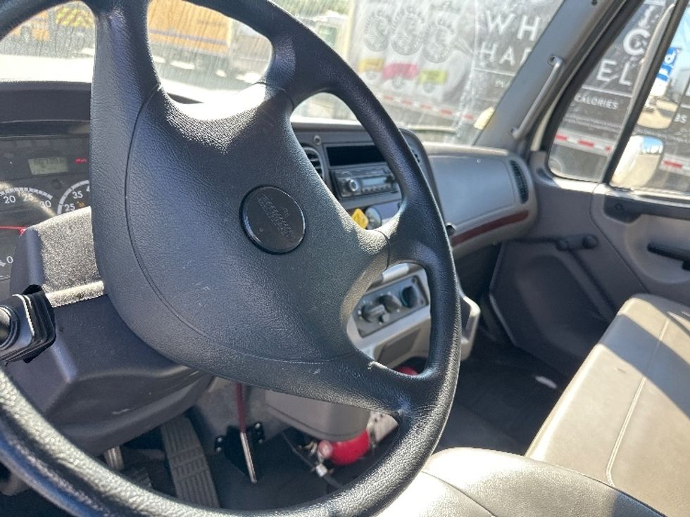 Medium Duty Box Truck-Light and Medium Duty Trucks-Freightliner-2016-M2-Richmond-CA-88,739\n\t\tmiles-$ 37,000 - Image 18