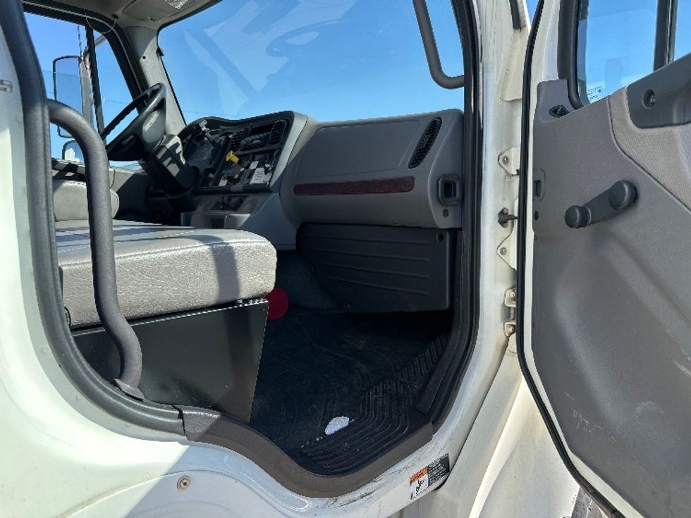 Medium Duty Box Truck-Light and Medium Duty Trucks-Freightliner-2016-M2-Richmond-CA-88,739\n\t\tmiles-$ 37,000 - Image 20