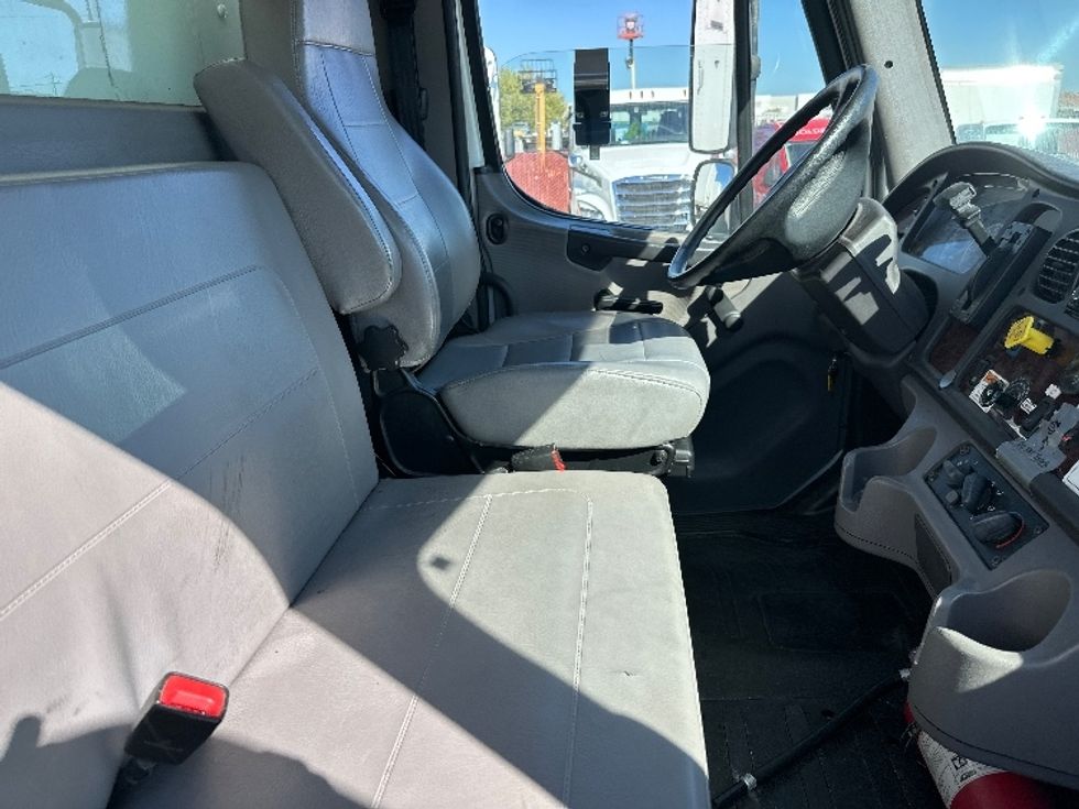 Medium Duty Box Truck-Light and Medium Duty Trucks-Freightliner-2016-M2-Richmond-CA-88,739\n\t\tmiles-$ 37,000 - Image 22