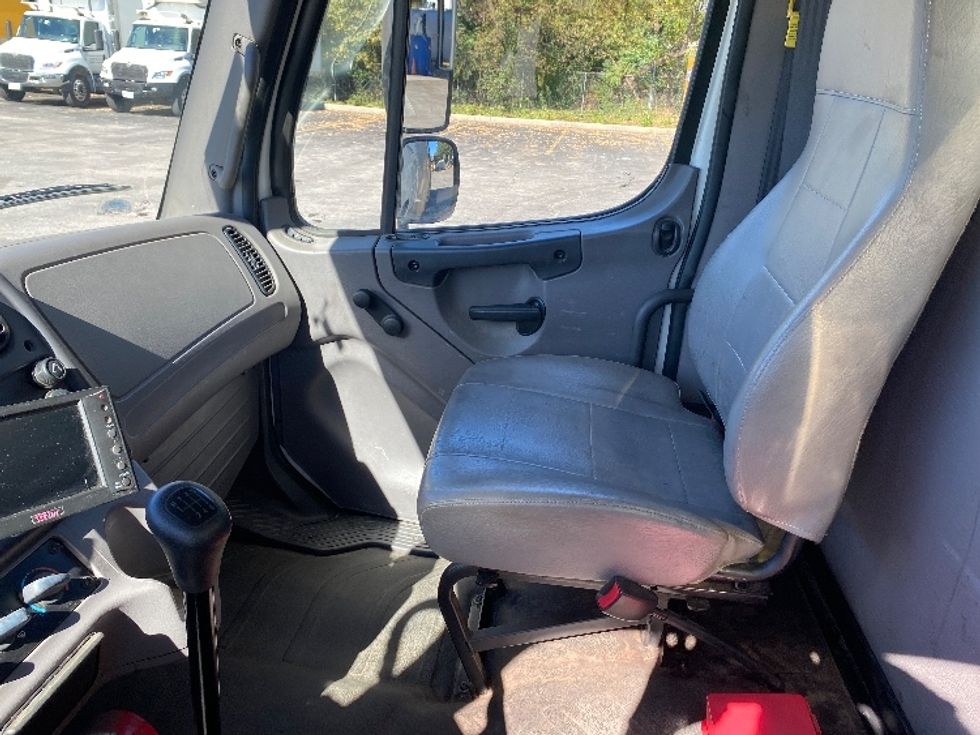 Medium Duty Box Truck-Light and Medium Duty Trucks-Freightliner-2016-M2-Salem-VA-115,300\n\t\tmiles-$ 37,000 - Image 19