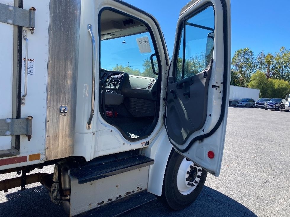 Medium Duty Box Truck-Light and Medium Duty Trucks-Freightliner-2016-M2-Salem-VA-115,300\n\t\tmiles-$ 37,000 - Image 20