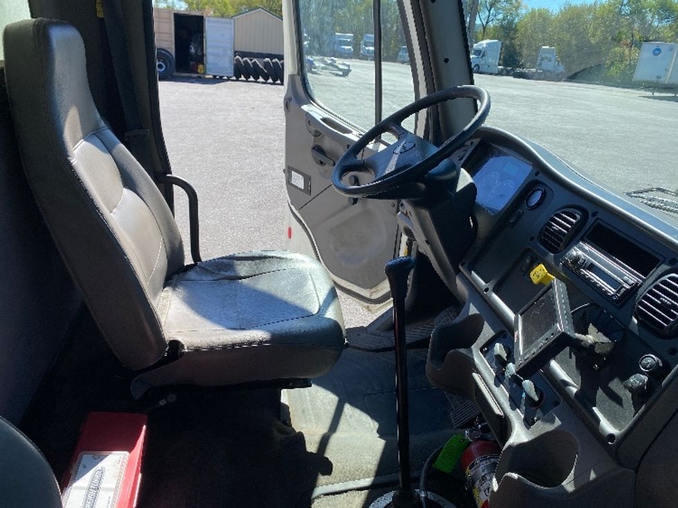 Medium Duty Box Truck-Light and Medium Duty Trucks-Freightliner-2016-M2-Salem-VA-115,300\n\t\tmiles-$ 37,000 - Image 22