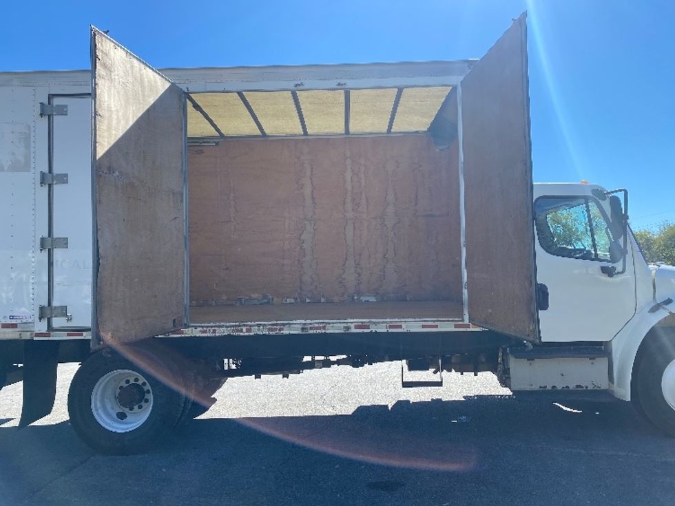 Medium Duty Box Truck-Light and Medium Duty Trucks-Freightliner-2016-M2-Salem-VA-115,300\n\t\tmiles-$ 37,000 - Image 25