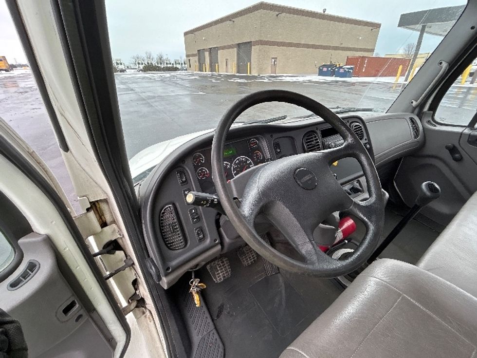 Medium Duty Box Truck-Light and Medium Duty Trucks-Freightliner-2016-M2-Sheboygan-WI-26,462\n\t\tmiles-$ 43,500 - Image 17