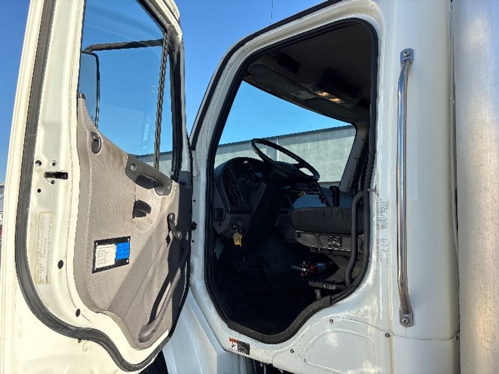 Medium Duty Box Truck-Light and Medium Duty Trucks-Freightliner-2016-M2-Torrance-CA-264,389\n\t\tmiles-$ 33,500 - Image 16