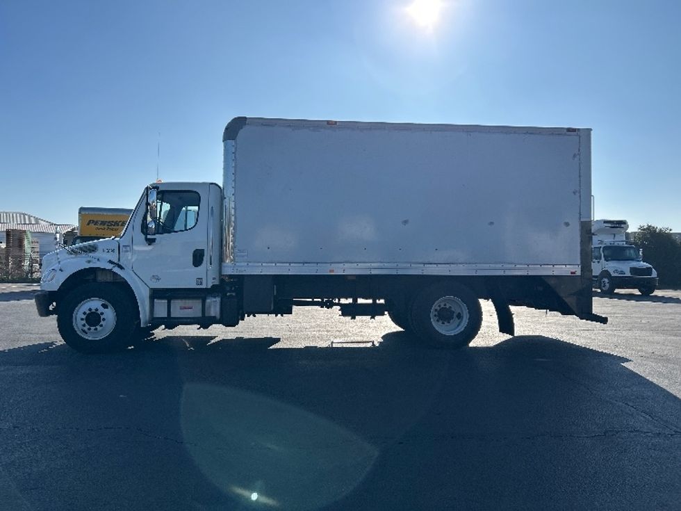 Medium Duty Box Truck-Light and Medium Duty Trucks-Freightliner-2016-M2-West Sacramento-CA-184,614\n\t\tmiles-$ 31,250 - Image 4