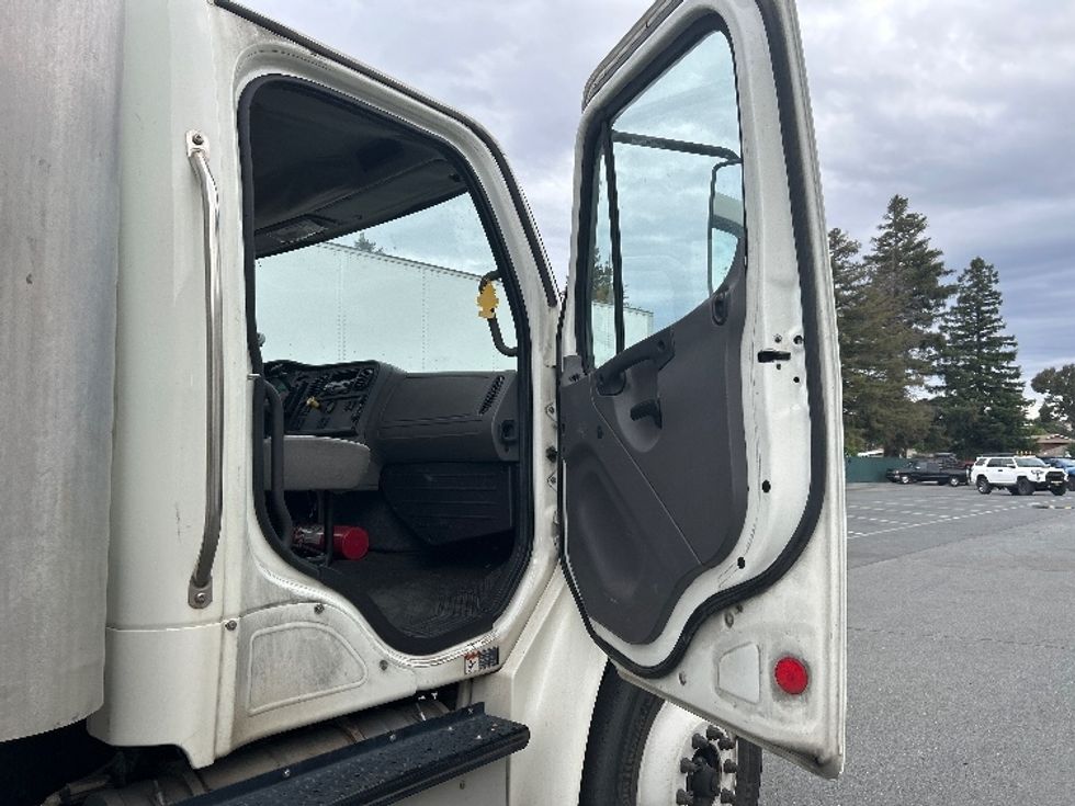 Medium Duty Box Truck-Light and Medium Duty Trucks-Freightliner-2016-M2-West Sacramento-CA-193,061\n\t\tmiles-$ 41,500 - Image 20