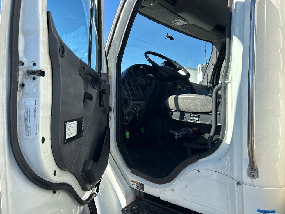 Medium Duty Box Truck-Light and Medium Duty Trucks-Freightliner-2016-M2-West Sacramento-CA-236,053\n\t\tmiles-$ 26,000 - Image 16