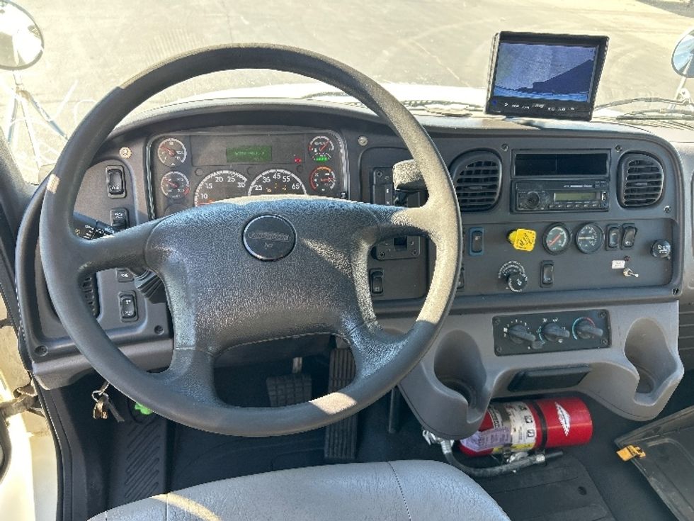 Medium Duty Box Truck-Light and Medium Duty Trucks-Freightliner-2016-M2-West Sacramento-CA-236,053\n\t\tmiles-$ 26,000 - Image 18