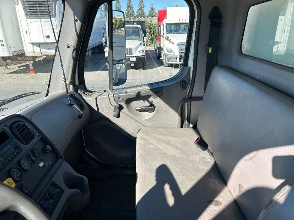 Medium Duty Box Truck-Light and Medium Duty Trucks-Freightliner-2016-M2-West Sacramento-CA-236,053\n\t\tmiles-$ 26,000 - Image 19