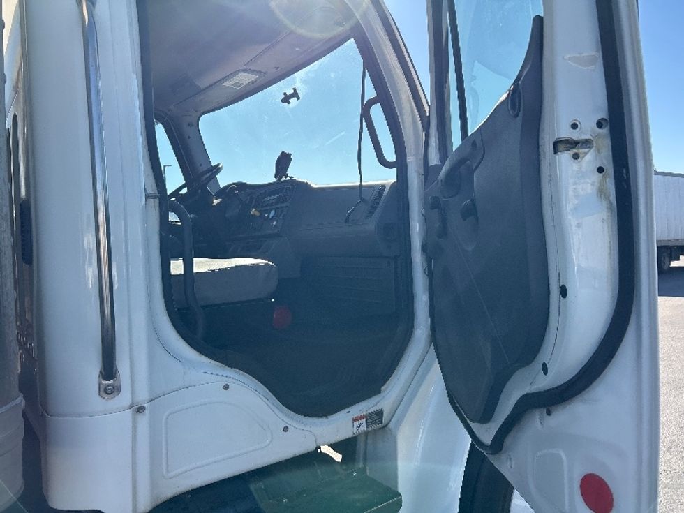 Medium Duty Box Truck-Light and Medium Duty Trucks-Freightliner-2016-M2-West Sacramento-CA-236,053\n\t\tmiles-$ 26,000 - Image 20