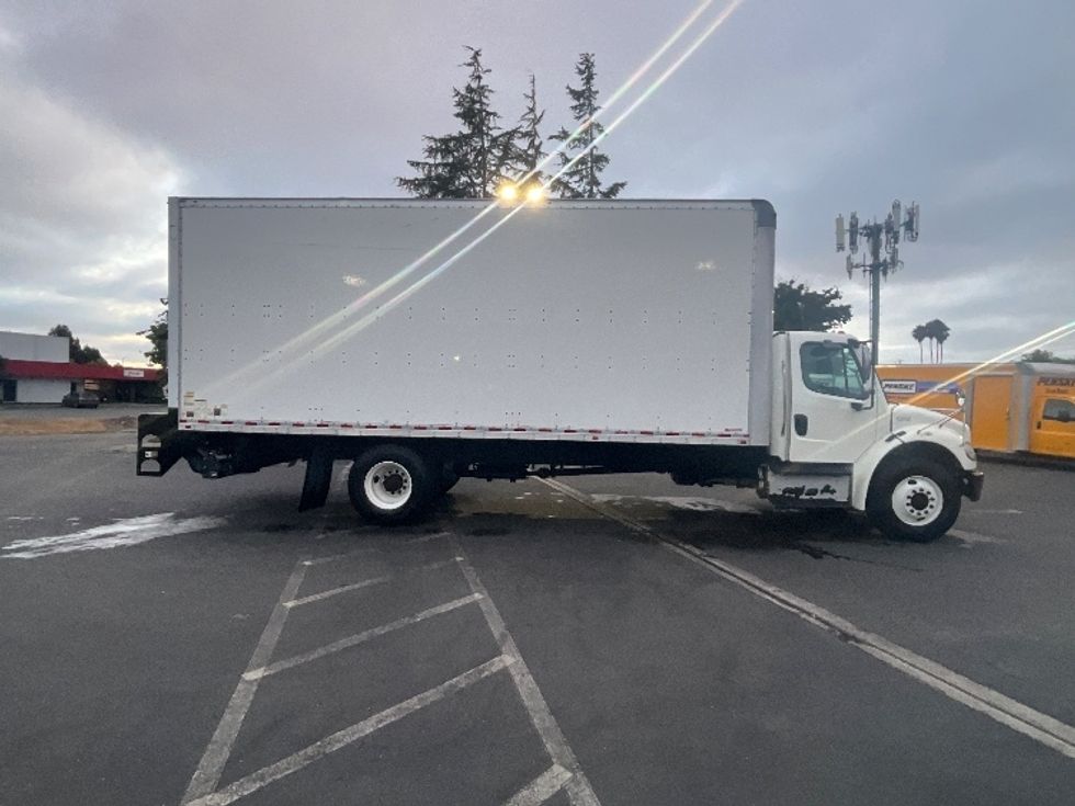 Medium Duty Box Truck-Light and Medium Duty Trucks-Freightliner-2016-M2-West Sacramento-CA-256,609\n\t\tmiles-$ 36,500 - Image 15