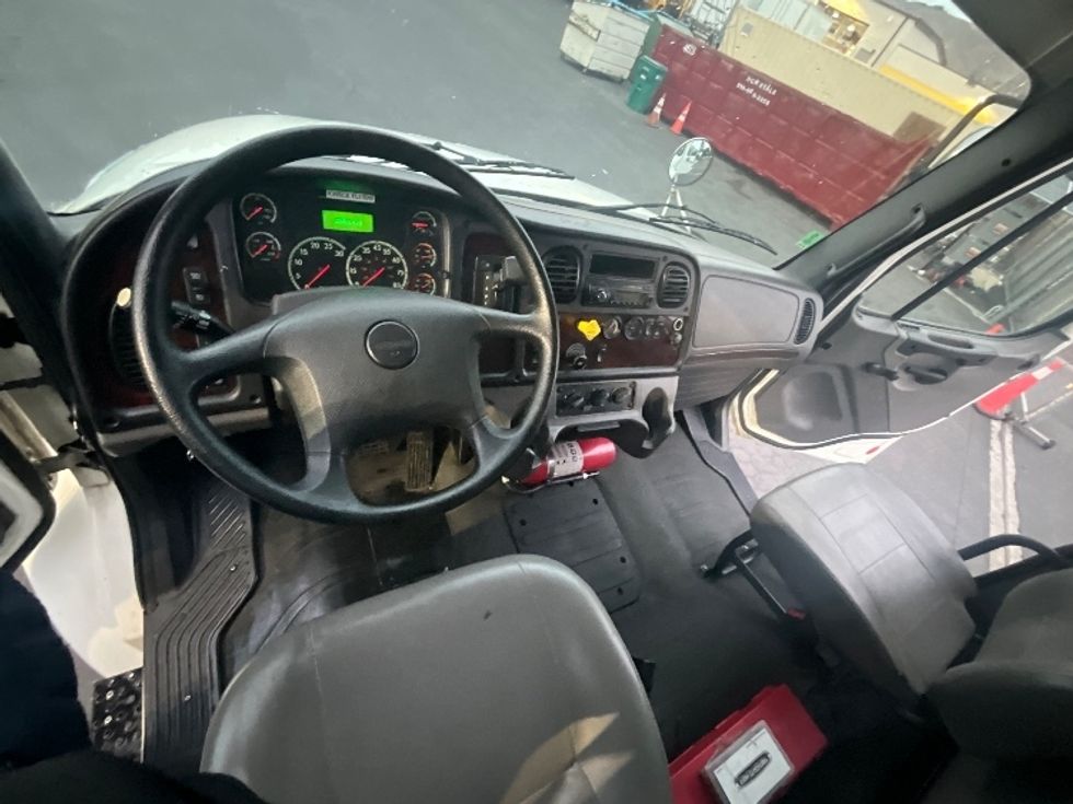 Medium Duty Box Truck-Light and Medium Duty Trucks-Freightliner-2016-M2-West Sacramento-CA-256,609\n\t\tmiles-$ 36,500 - Image 18