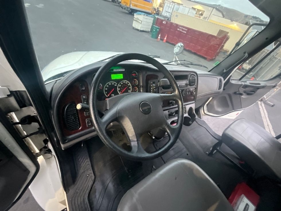 Medium Duty Box Truck-Light and Medium Duty Trucks-Freightliner-2016-M2-West Sacramento-CA-256,609\n\t\tmiles-$ 36,500 - Image 17