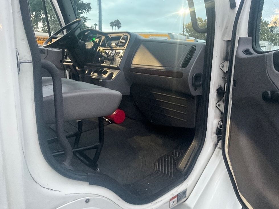 Medium Duty Box Truck-Light and Medium Duty Trucks-Freightliner-2016-M2-West Sacramento-CA-256,609\n\t\tmiles-$ 36,500 - Image 20