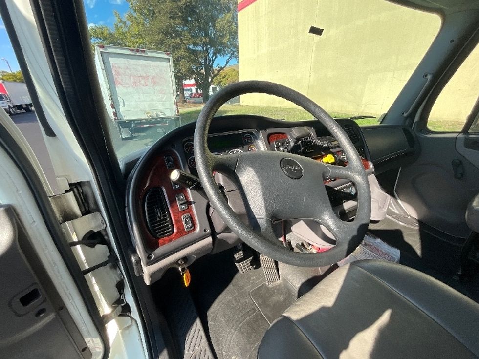 Medium Duty Box Truck-Light and Medium Duty Trucks-Freightliner-2016-M2-West Sacramento-CA-266,321\n\t\tmiles-$ 35,250 - Image 17