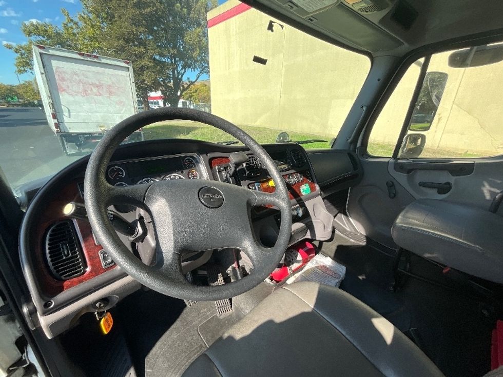 Medium Duty Box Truck-Light and Medium Duty Trucks-Freightliner-2016-M2-West Sacramento-CA-266,321\n\t\tmiles-$ 35,250 - Image 18