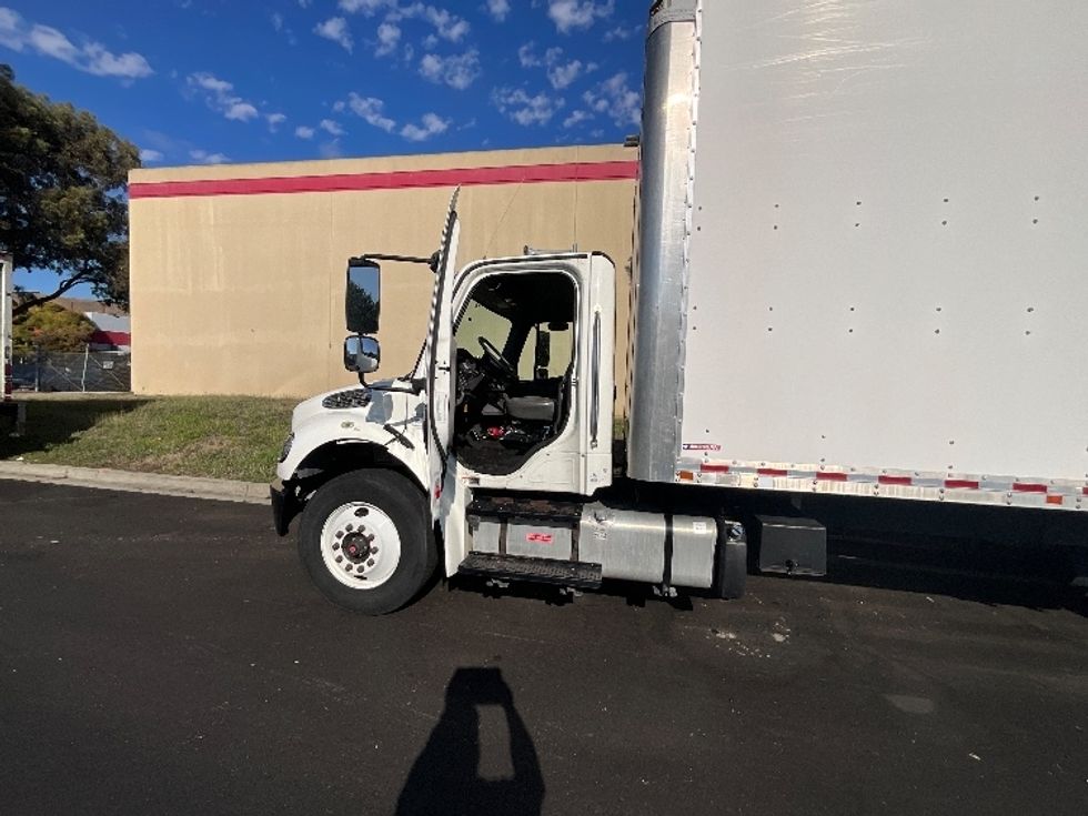 Medium Duty Box Truck-Light and Medium Duty Trucks-Freightliner-2016-M2-West Sacramento-CA-266,321\n\t\tmiles-$ 35,250 - Image 16