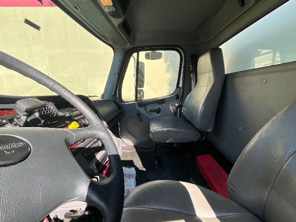 Medium Duty Box Truck-Light and Medium Duty Trucks-Freightliner-2016-M2-West Sacramento-CA-266,321\n\t\tmiles-$ 35,250 - Image 19