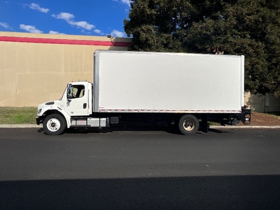 Medium Duty Box Truck-Light and Medium Duty Trucks-Freightliner-2016-M2-West Sacramento-CA-266,321\n\t\tmiles-$ 35,250 - Image 4