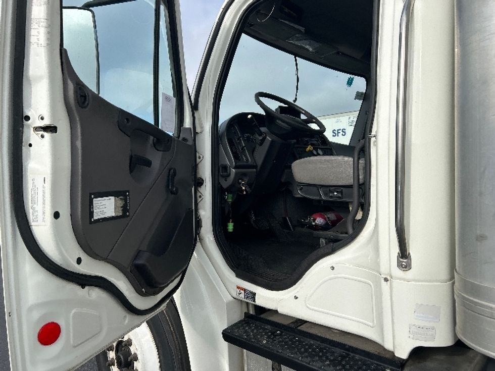 Medium Duty Box Truck-Light and Medium Duty Trucks-Freightliner-2016-M2-West Sacramento-CA-268,784\n\t\tmiles-$ 21,750 - Image 16