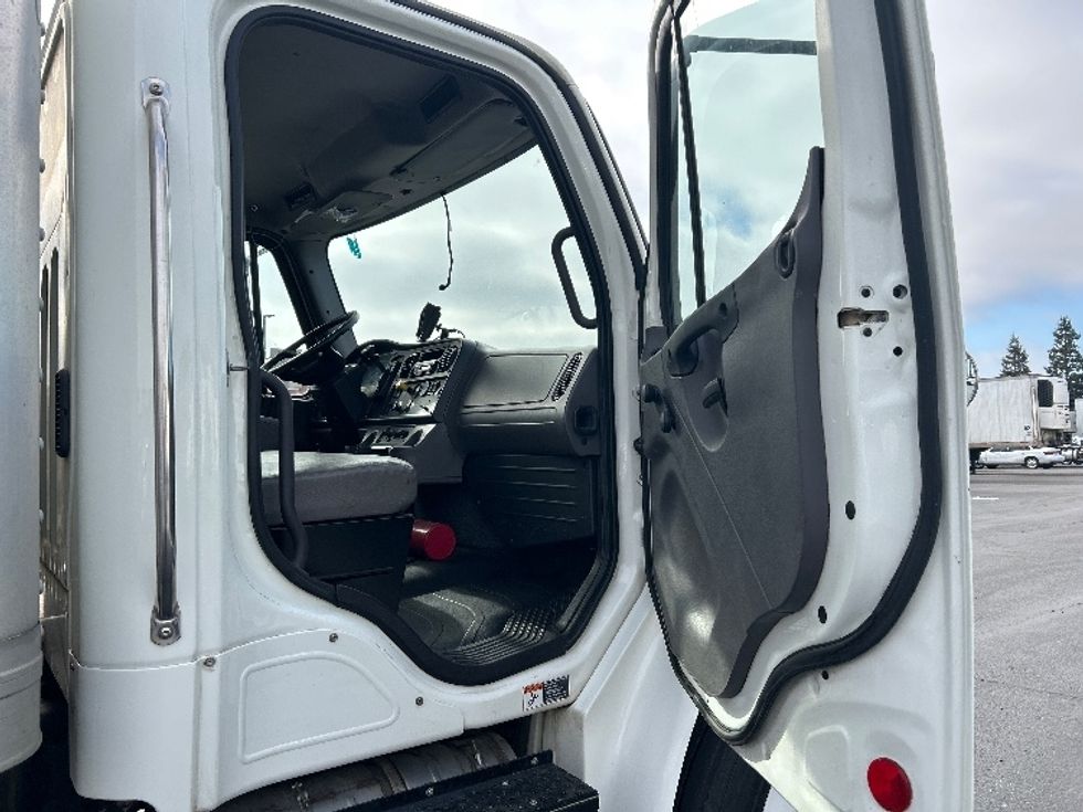 Medium Duty Box Truck-Light and Medium Duty Trucks-Freightliner-2016-M2-West Sacramento-CA-268,784\n\t\tmiles-$ 21,750 - Image 20