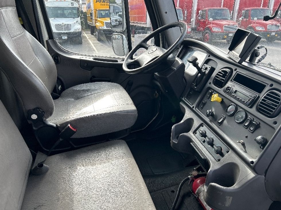 Medium Duty Box Truck-Light and Medium Duty Trucks-Freightliner-2016-M2-West Sacramento-CA-268,784\n\t\tmiles-$ 21,750 - Image 22