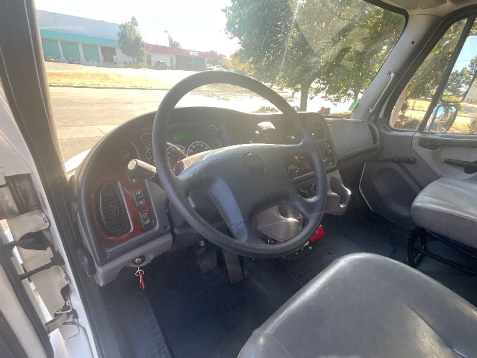 Medium Duty Box Truck-Light and Medium Duty Trucks-Freightliner-2016-M2-West Sacramento-CA-271,881\n\t\tmiles-$ 34,500 - Image 14